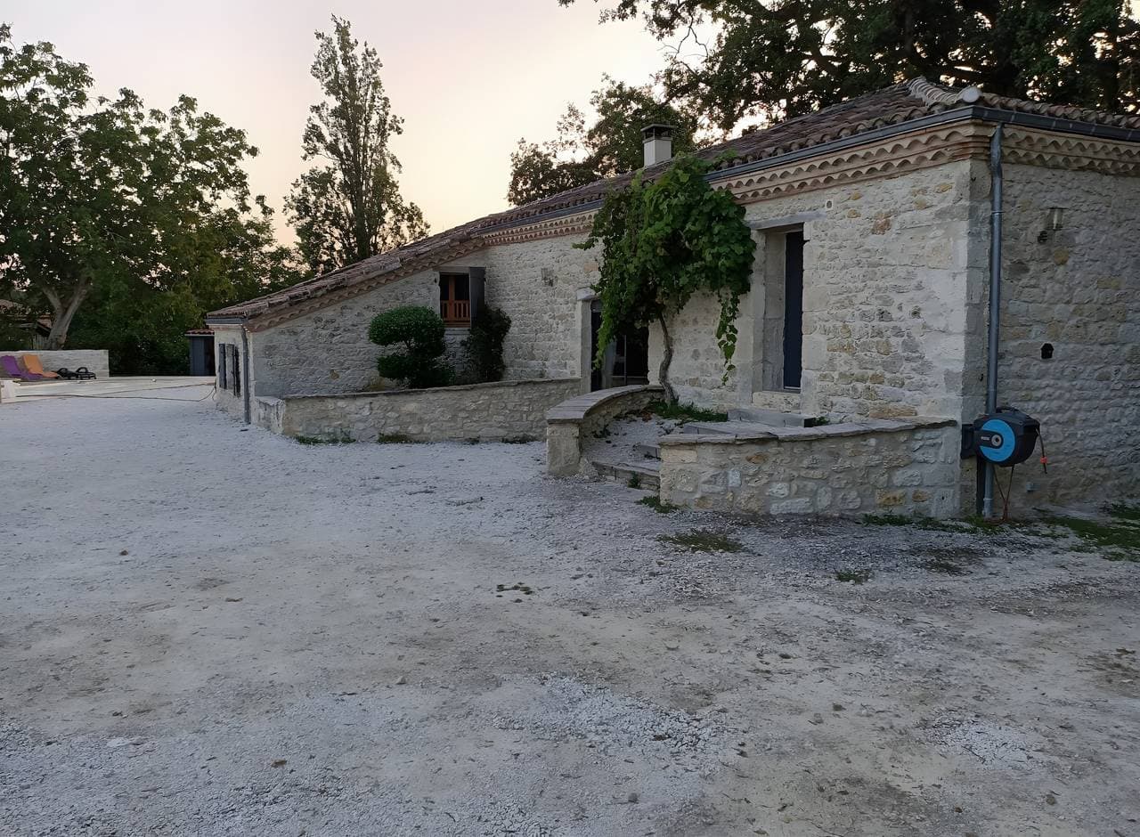 Foto 7 von 29: Charaktervolles Ferienhaus in der Natur mit Seeblick, privatem Pool und WLAN