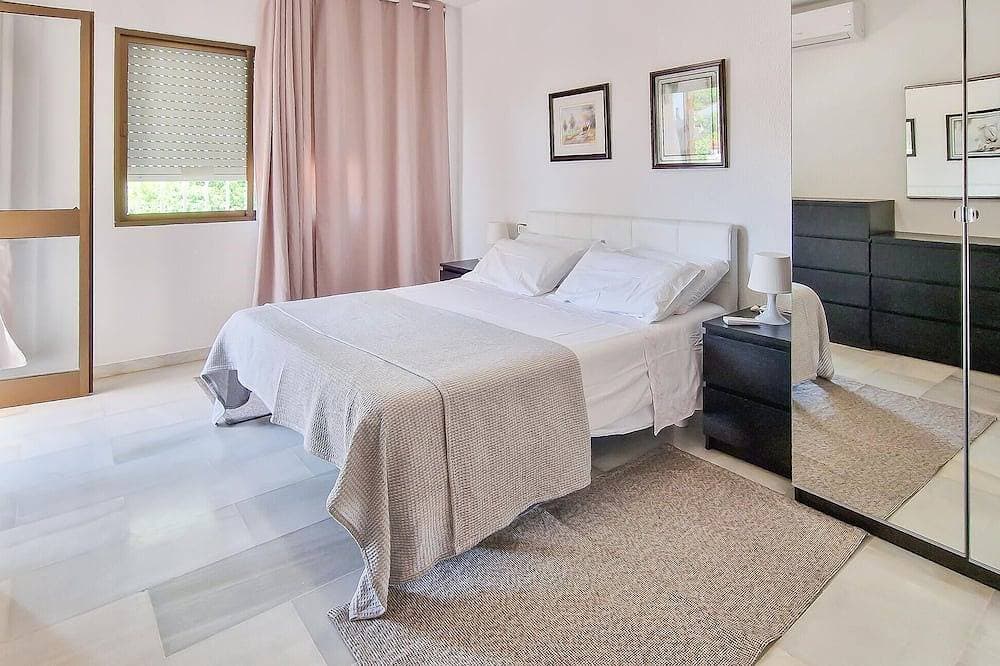 Foto 2 von 23: Nice apartment in Malaga with swimming pool