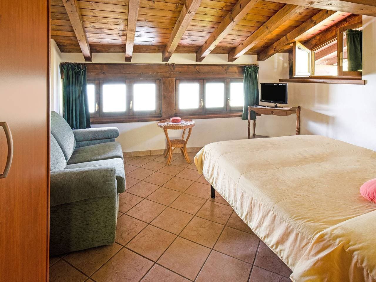Foto 7 von 40: Hütte in Parole nahe Wald und See