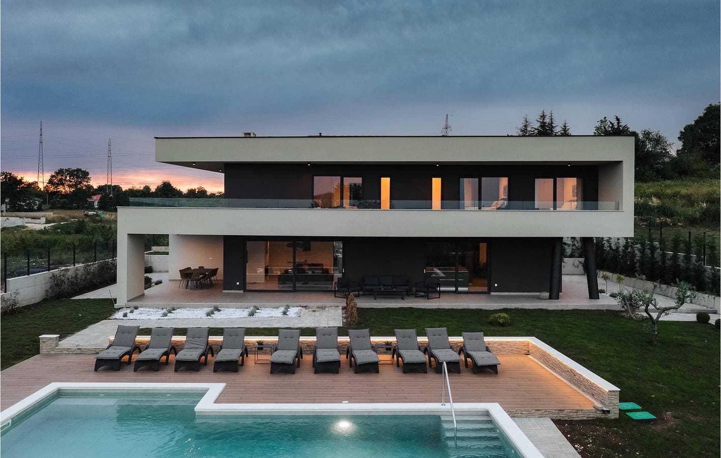 Foto 12 von 54: Gemütliche Ferienwohnung mit beheiztem Pool, Terrasse und WLAN in der Nähe des Stadtzentrums von Raša