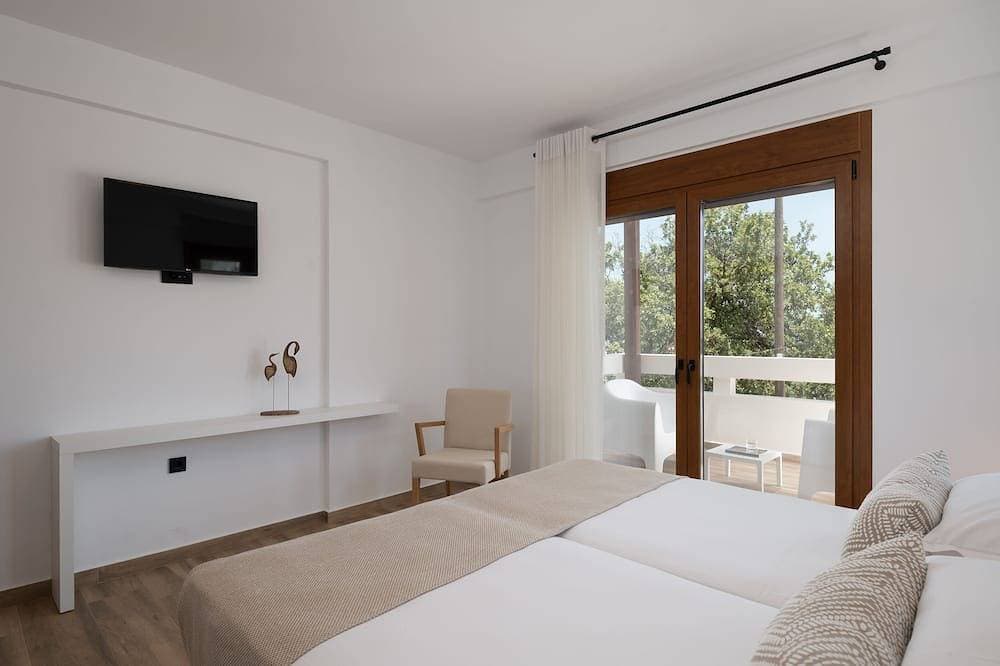 Foto 4 von 30: De.Light Boutique Villa III, Featuring Heated Pool