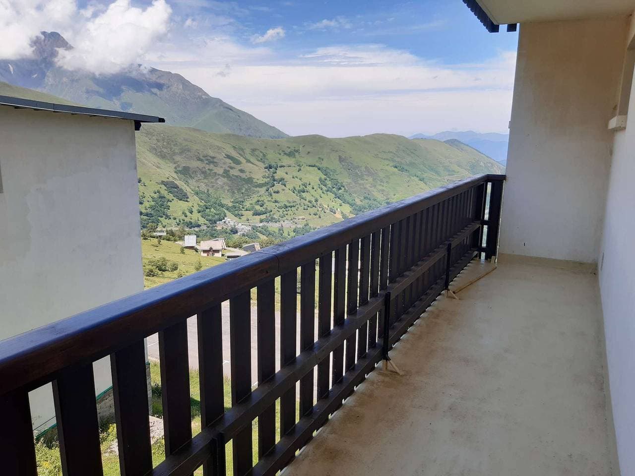 Foto 8 von 10: Spacious Studio, Sleeps 4 - Ski-In/Ski-Out, Balcony with Mountain Views, Fully Equipped Kitchen