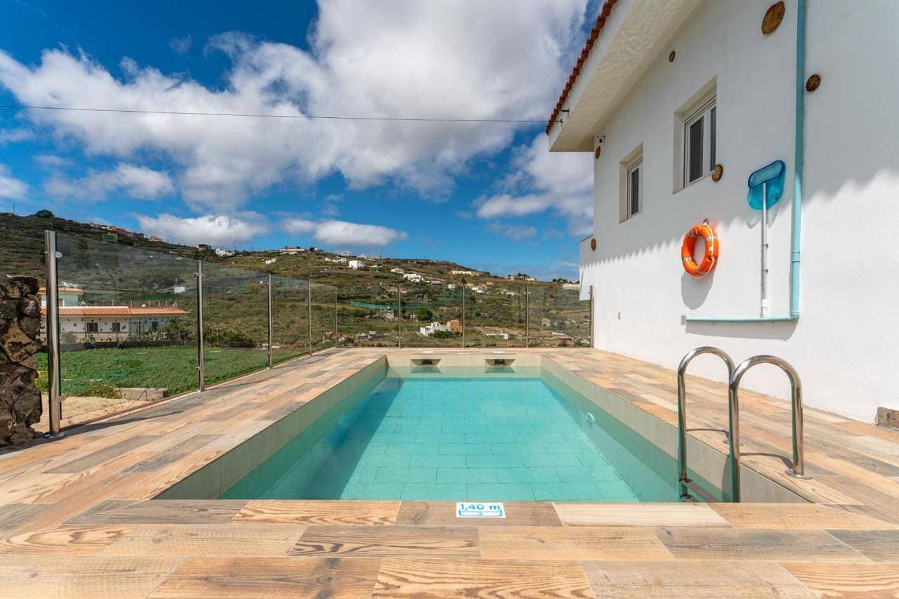 DejaBlue Villa rural con piscina entre mar y montaña 1