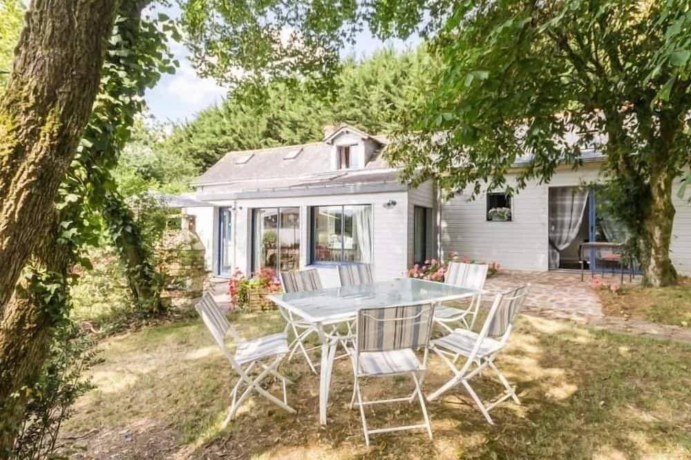 Ferienhaus am See mit eingezäuntem Garten, Kamin und WLAN in Joué-sur-Erdre 1