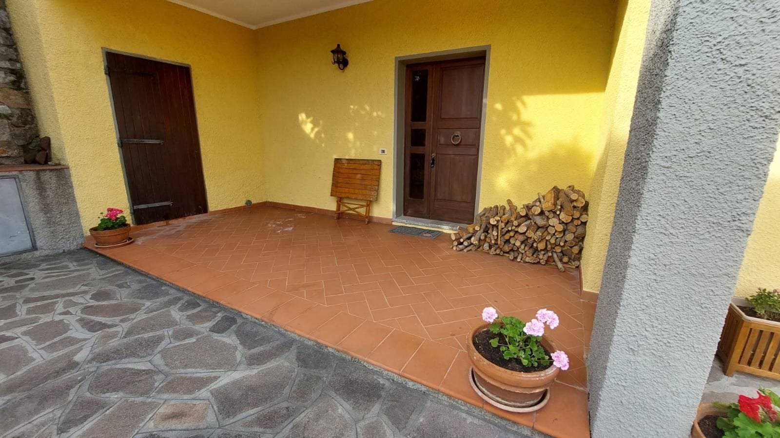 Foto 6 von 120: Villa für 6 Personen mit Balkon