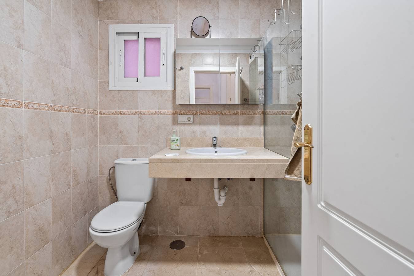 Foto 13 von 20: 49 Comfortable 2-Bedroom Garden Apartment Close to