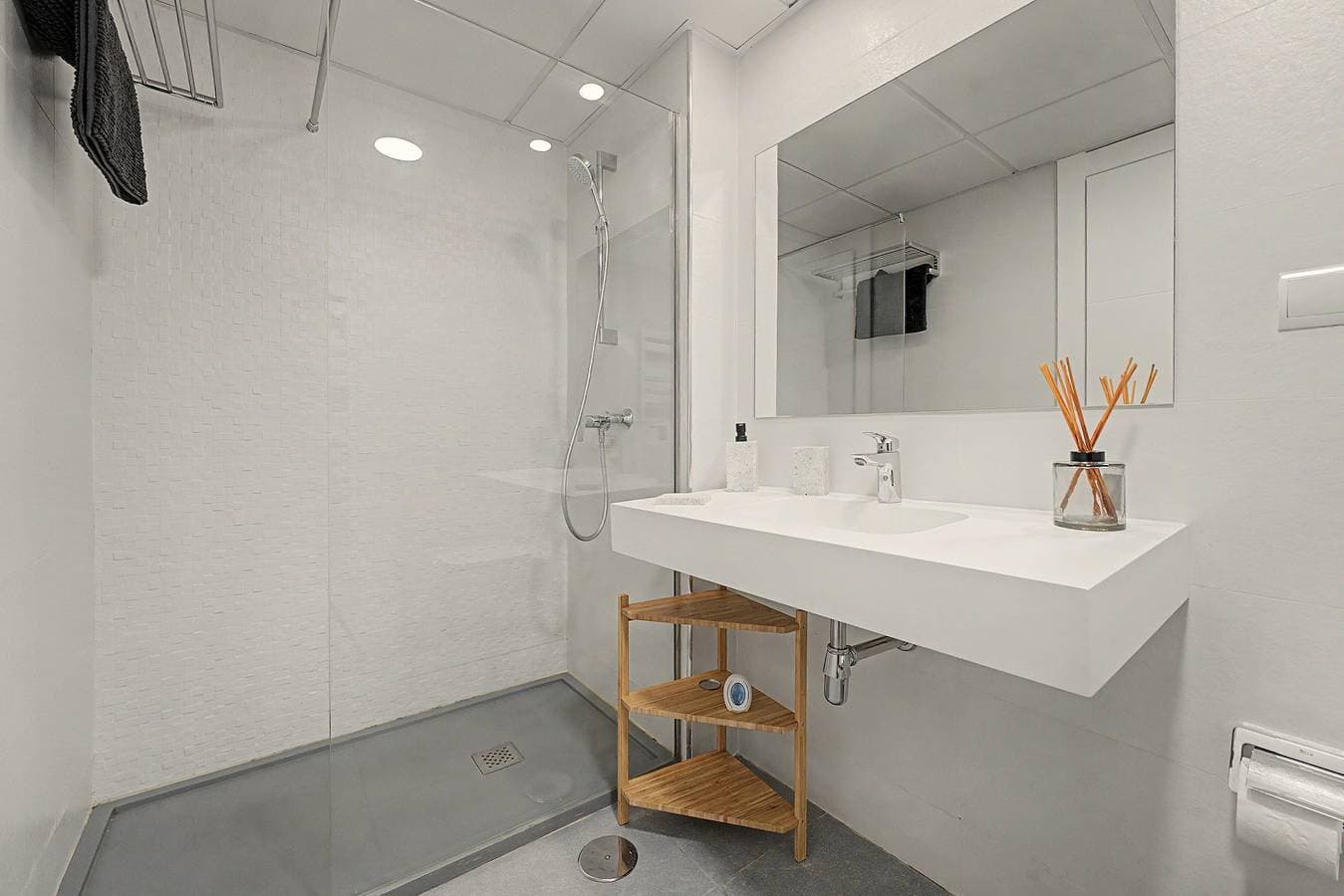 Foto 12 von 22: Apartment 'In Inbisa' mit Meerblick, WLAN und Klimaanlage