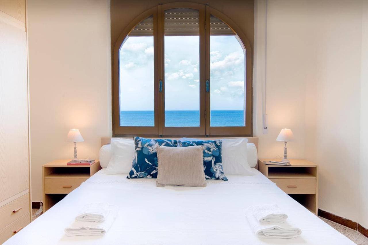 VILLA HORUS SAN GIOVANNI SINIS - Villa sul mare con grande giardino privato 1