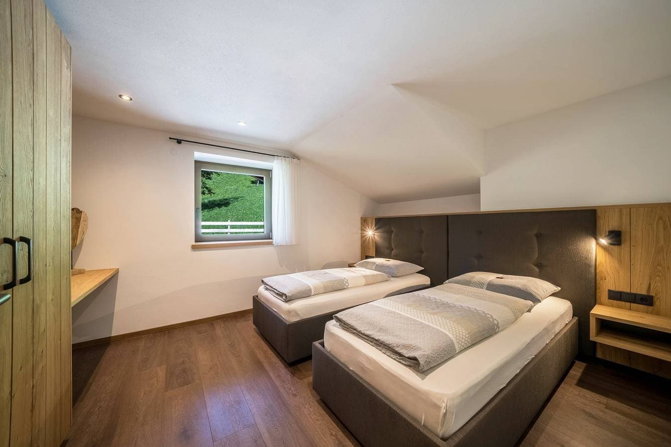 Foto 12 von 19: "Sunnseitn Lodge Apt Moutainsuite" mit beheiztem Whirlpool, Infrarot-Sauna, Panoramaterrasse