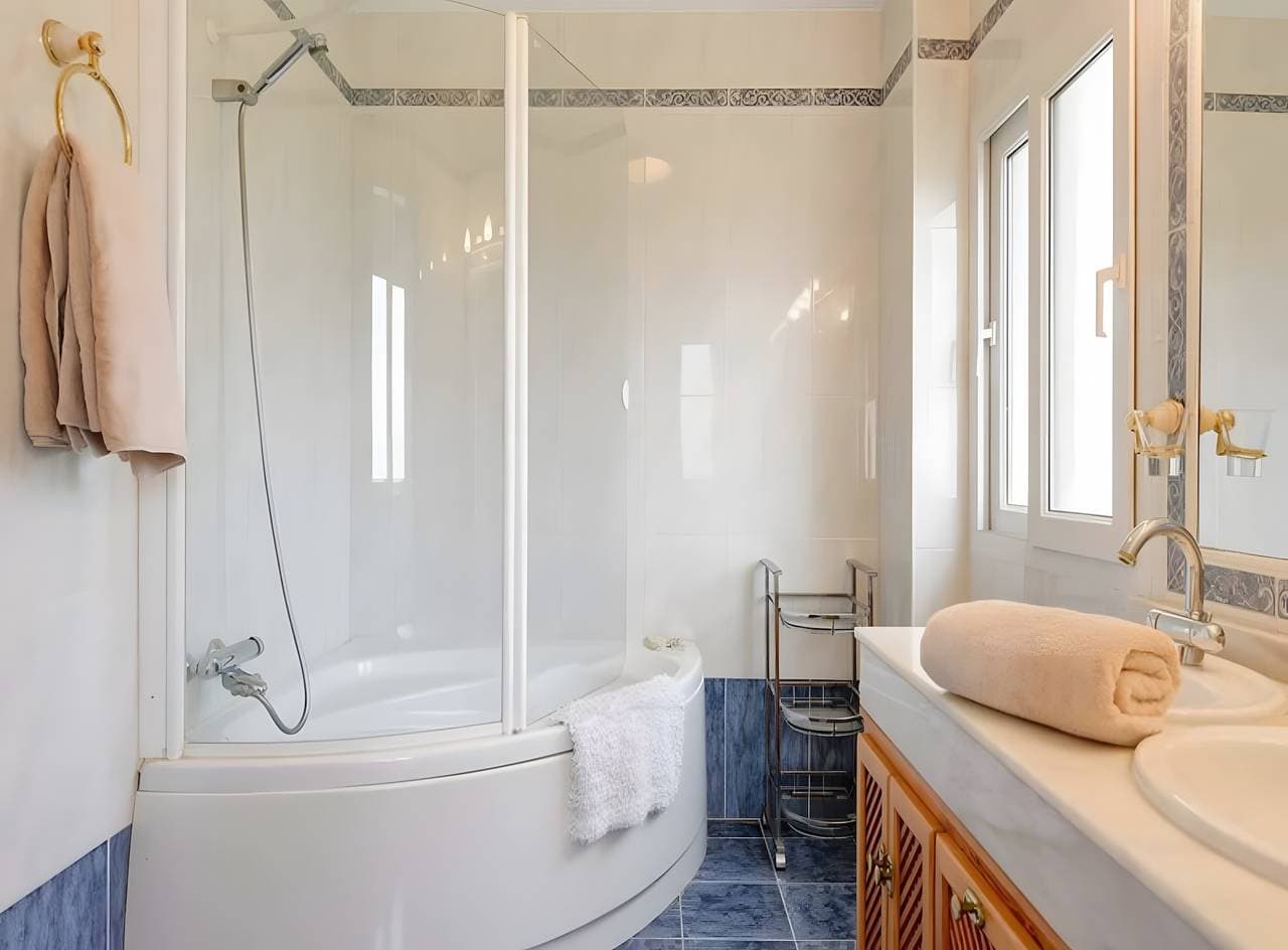 Foto 13 von 22: Villa 'Vanessa Las Chapas' mit privatem Pool, Wi-Fi und Klimaanlage