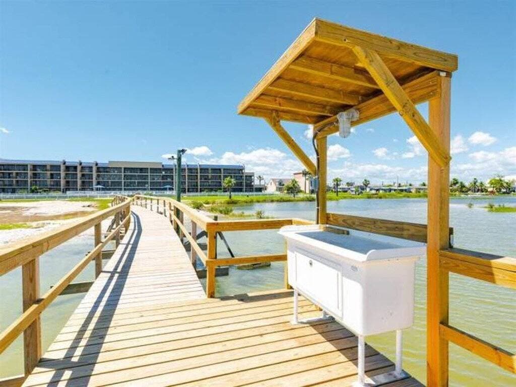 Foto 7 von 31: Kommen Sie zum Angeln und machen Sie einen Ausflug zum Strand am Benjamin's Pier!