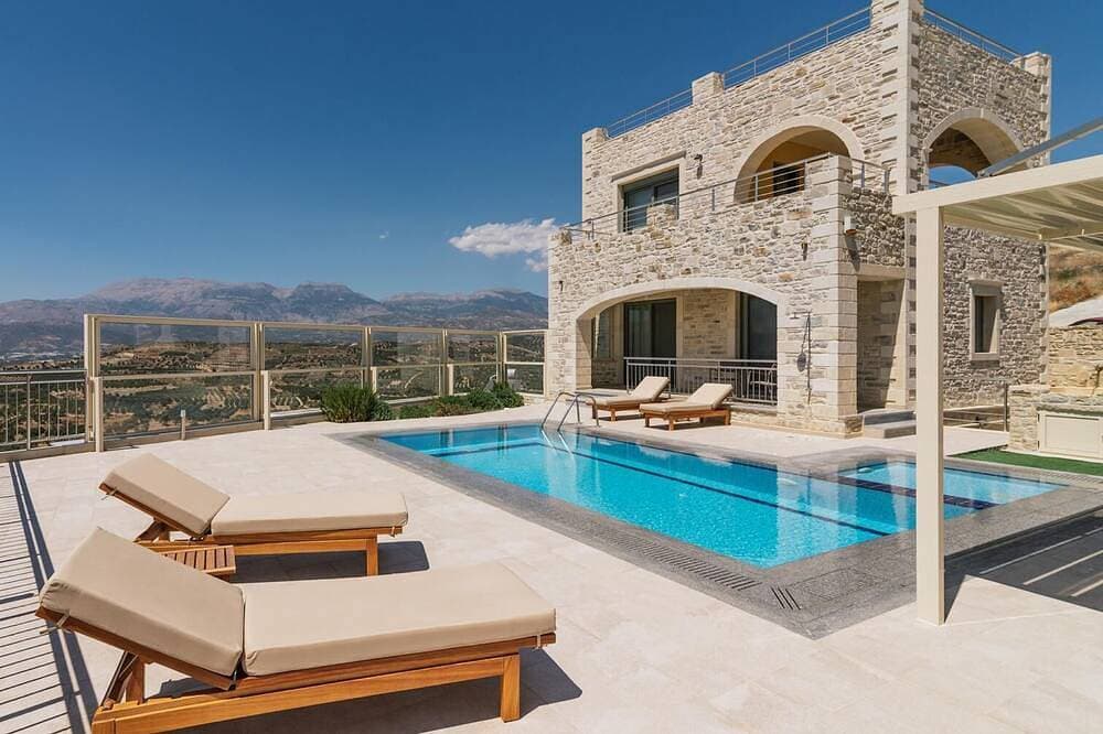 Villa Ovgoro, 3-stöckiges Gebäude mit Pool und Fußbodenheizung. 1