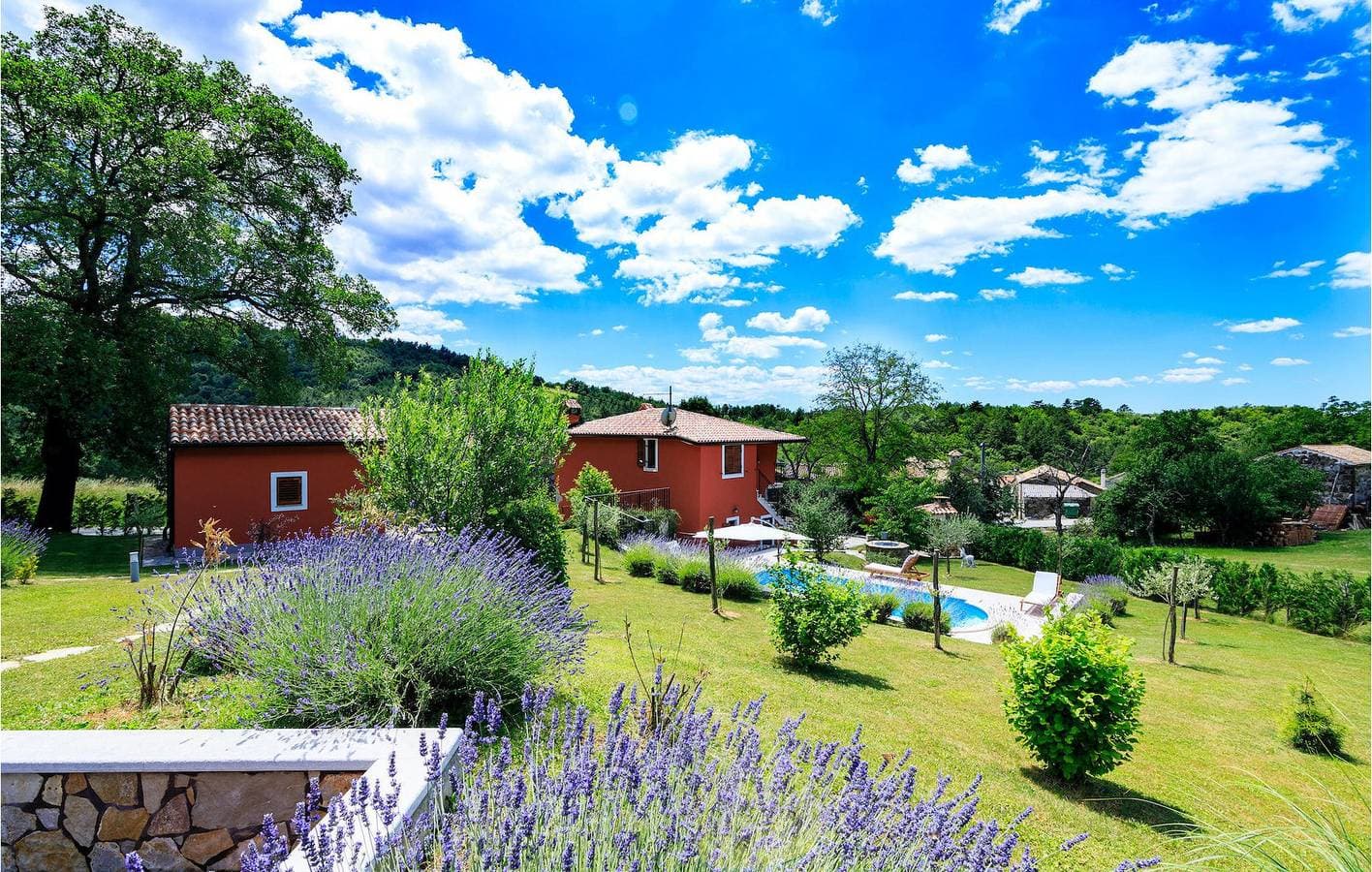 Modernes Apartment mit 2 Schlafzimmern und Pool in der Nähe des Stadtzentrums von Roč 1