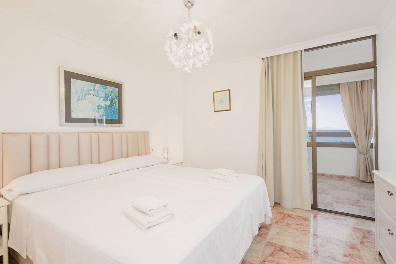 Foto 7 von 31: Apartment direkt am Strand mit Panoramablick auf das Meer, Privatparkplatz, Swimmingpools