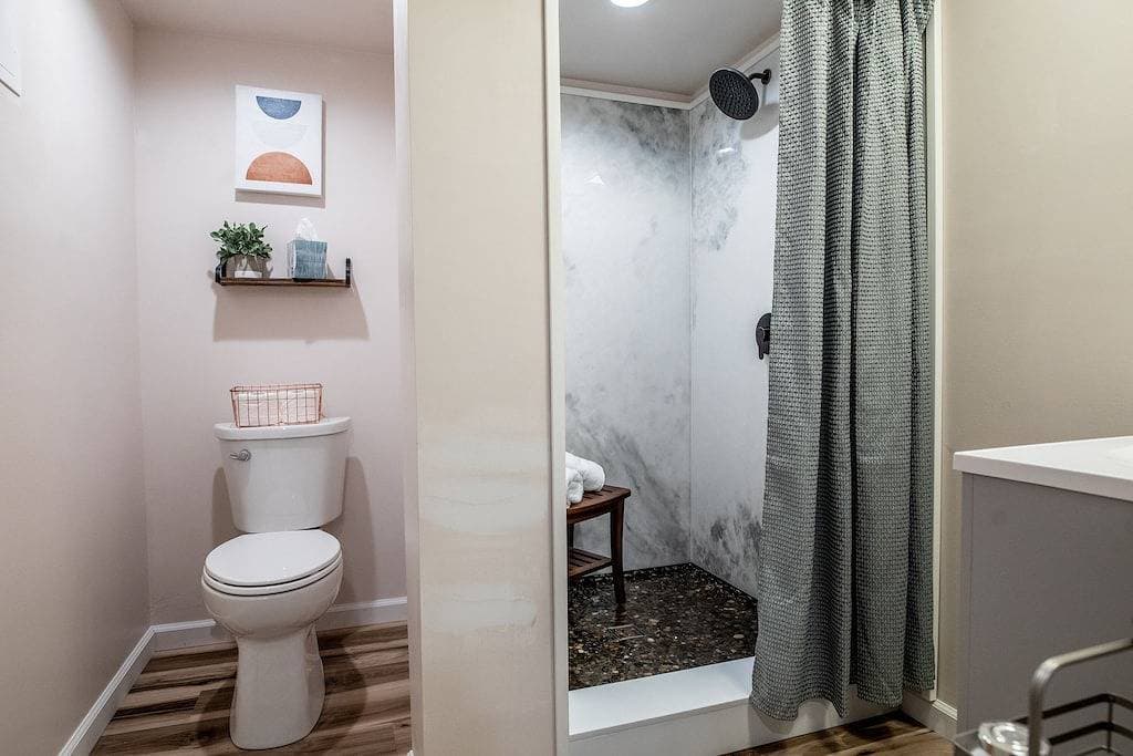Foto 6 von 9: Private Studio with Kitchenette. Keyless Entry, Parking. Great for Extended Stay