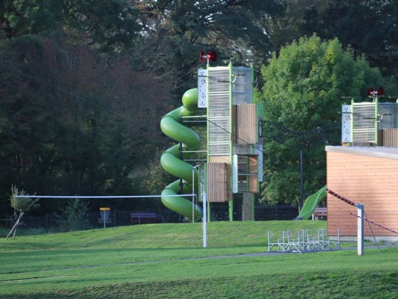 Foto 7 von 12: Waldhütte in Berry in der Nähe eines Wassersportzentrums
