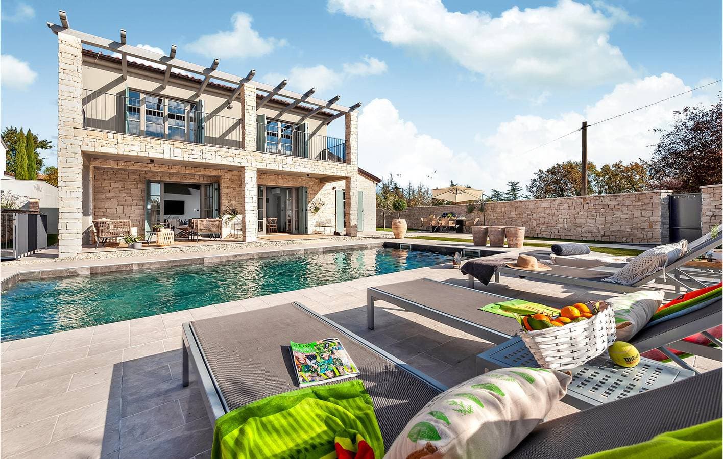 Modernes 200 m² großes Apartment mit Pool, WLAN und nur wenige Schritte vom Zentrum von Matohanci entfernt 1