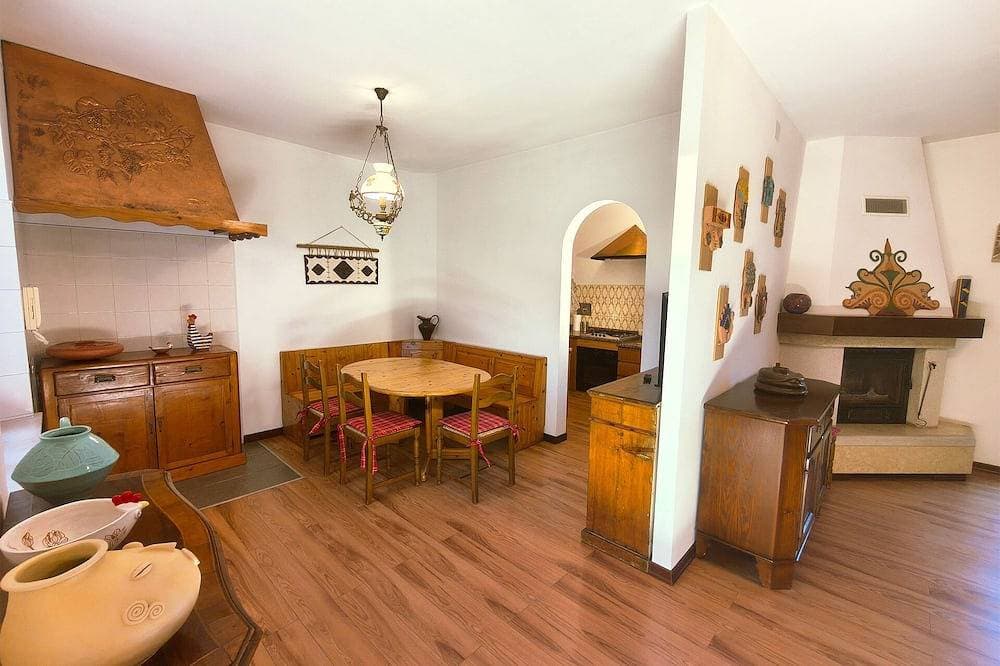 Foto 11 von 18: Apartment-Traditionell-Eigenes Badezimmer-Blick auf den Hof