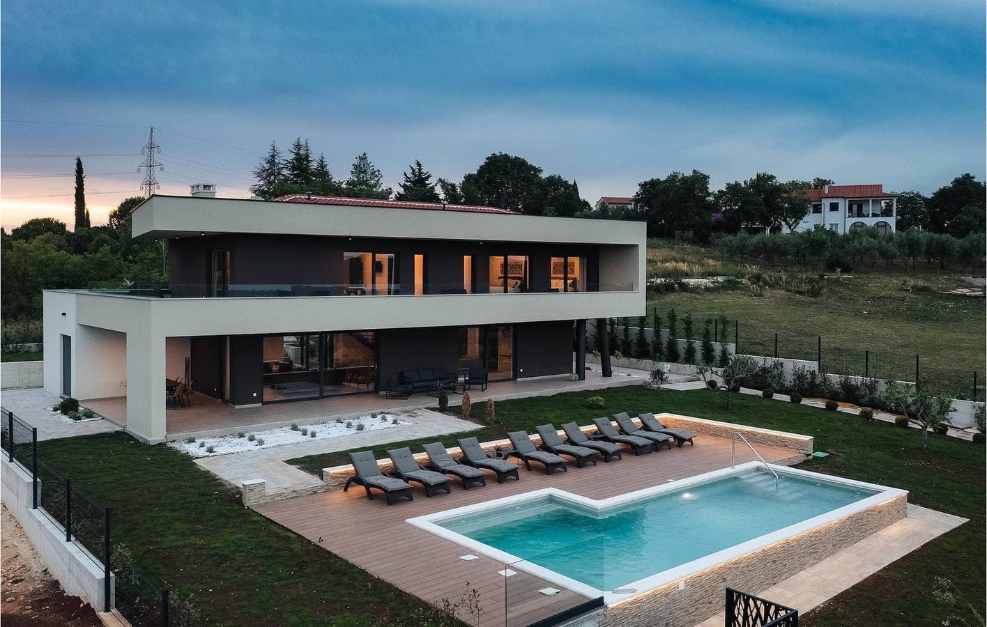 Foto 11 von 54: Gemütliche Ferienwohnung mit beheiztem Pool, Terrasse und WLAN in der Nähe des Stadtzentrums von Raša