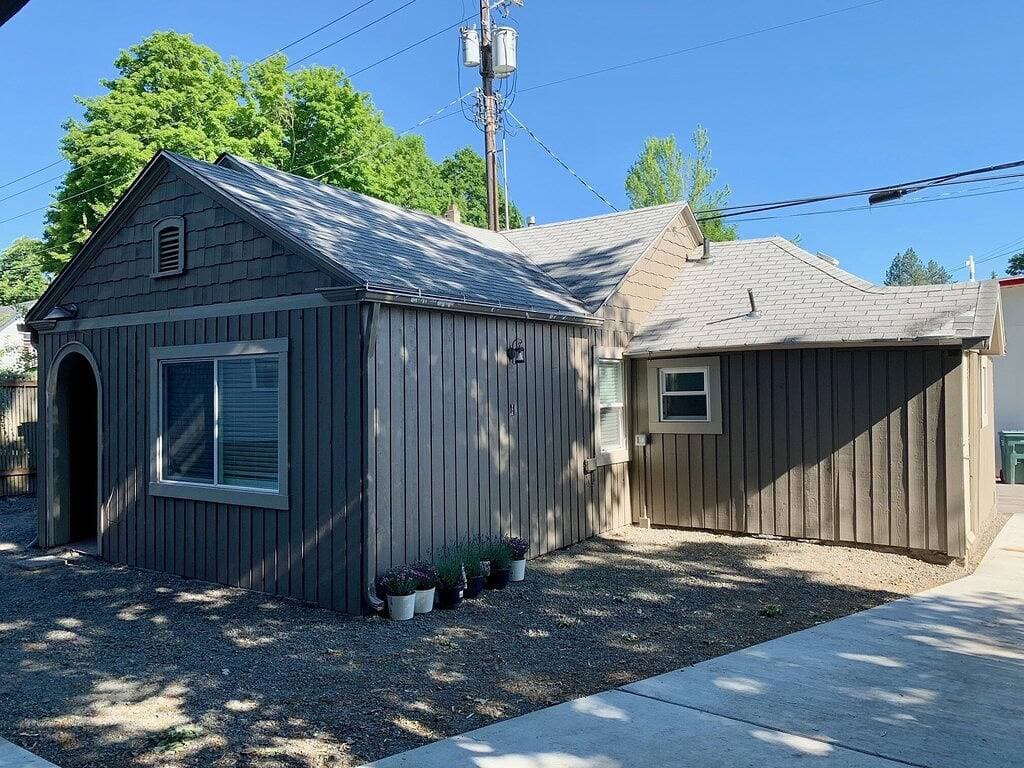 2Br/1Ba Cute 1910 Cottage - Walk Downtown! 1