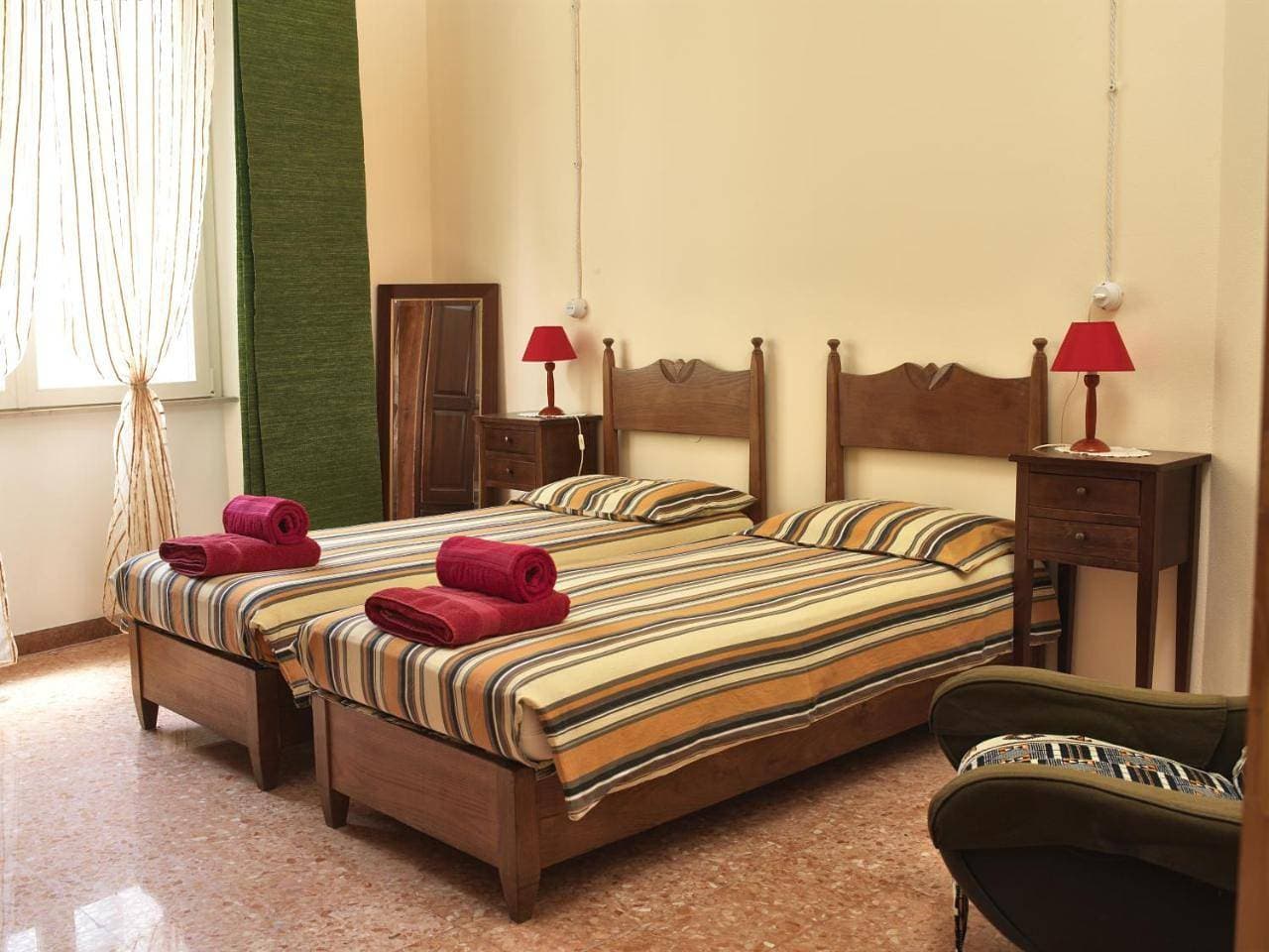 Foto 5 von 23: Double or Twin Room with Shared Bathroom