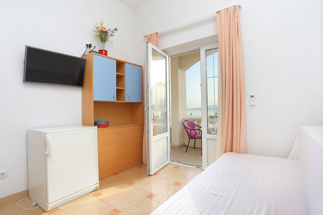 Foto 12 von 21: 1-Zimmer-Ferienwohnung mit Terrasse und Meerblick Brela, Makarska A-6006-b