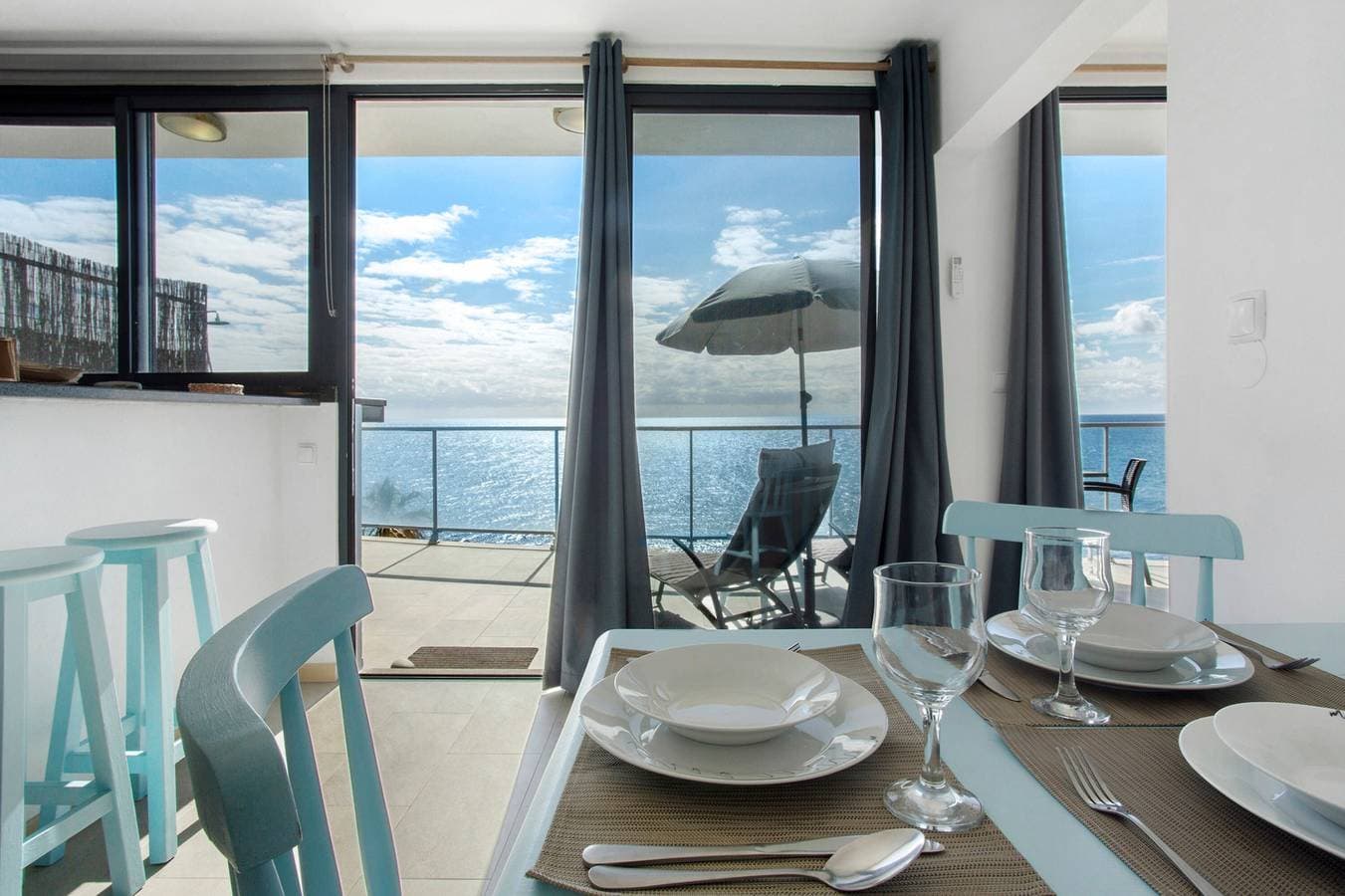 Foto 4 von 33: Ferienwohnung 'Original Wave House' mit Meerblick, Wi-Fi und Klimaanlage