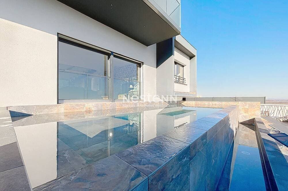 Zeitgenössische Villa mit privatem Infinity-Pool 1