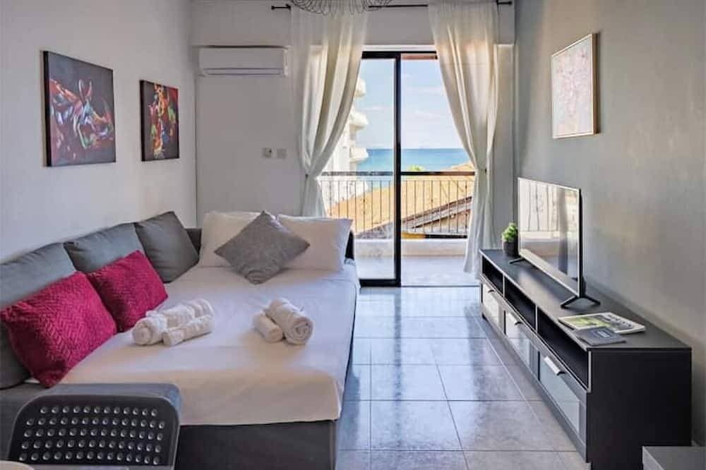 Foto 3 von 30: Anteia's Seaview Apt steps to Finikoudes Larnaca