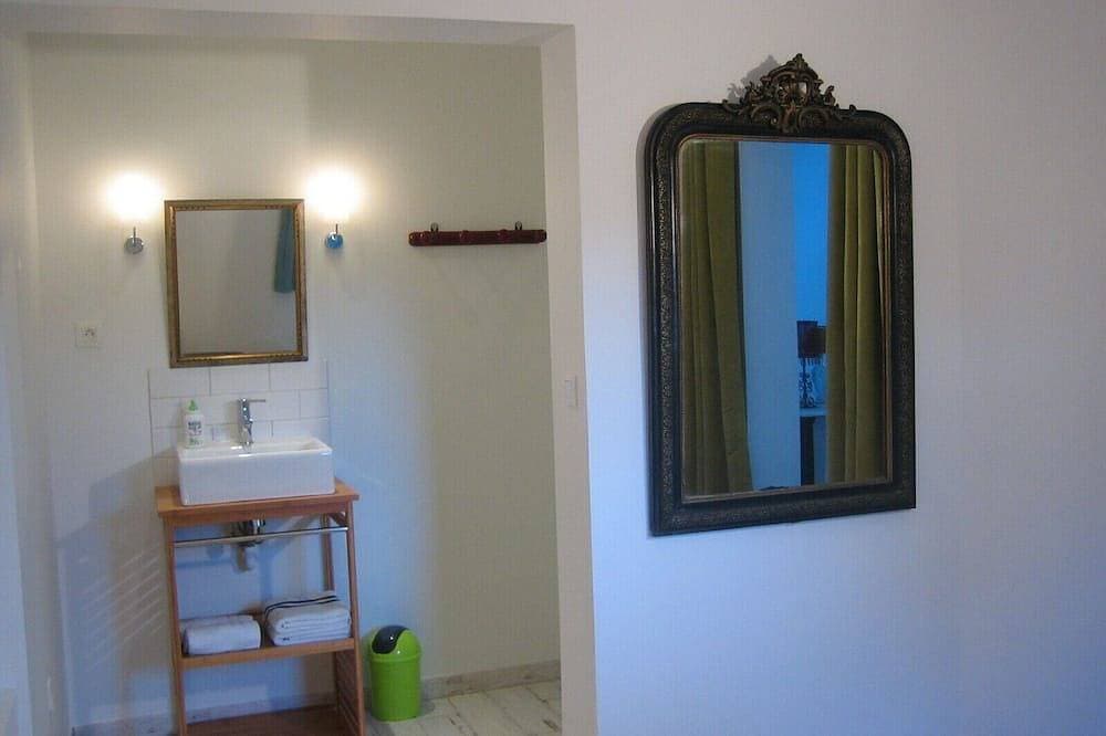 Foto 11 von 29: F1 modern, Klimaanlage, Parkplatz, WLAN, Terrasse, 2 Schritte vom Strand entfernt