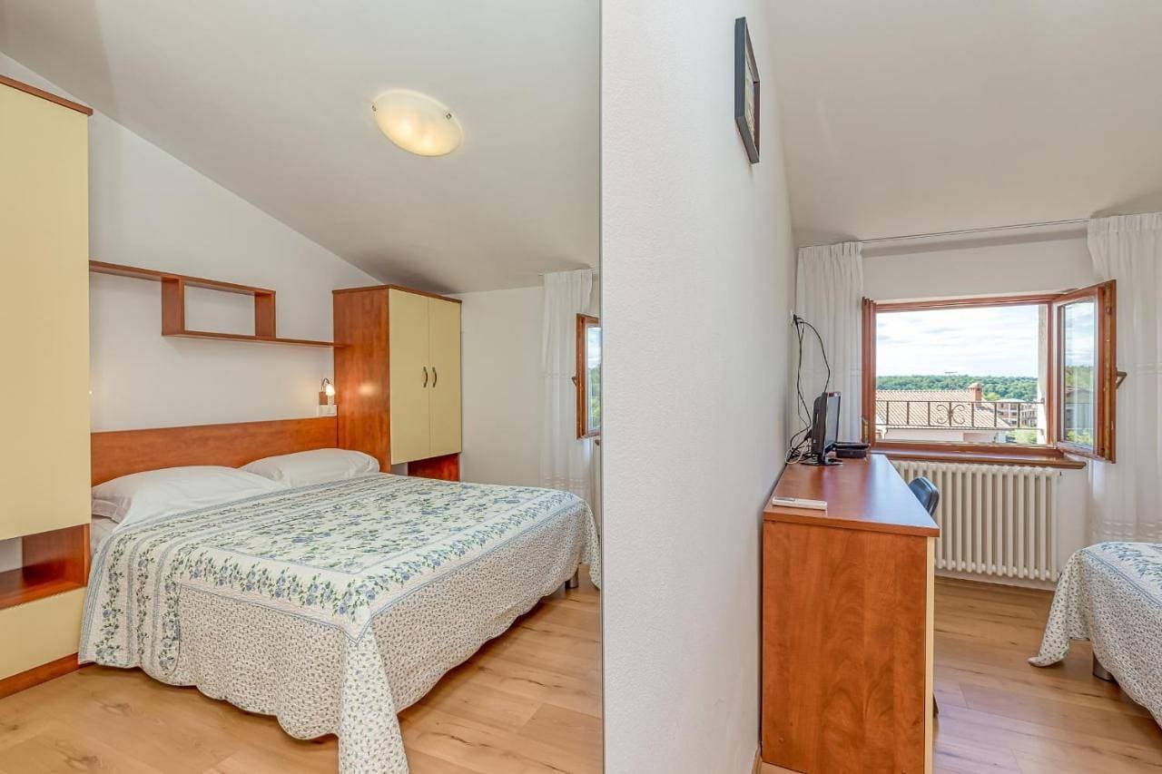 Foto 5 von 21: Double Room with Private Bathroom