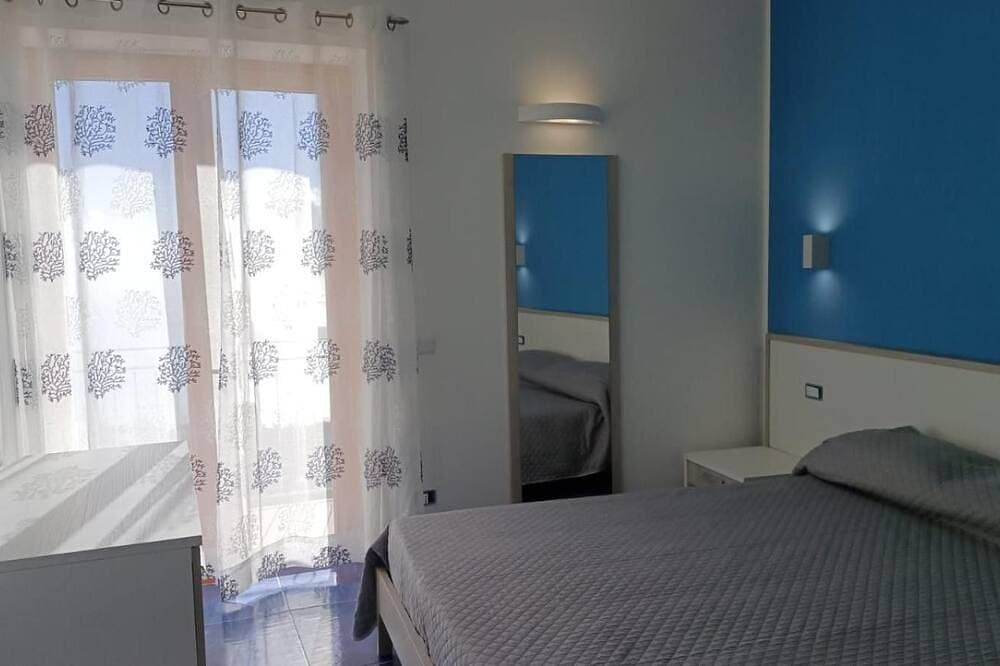 Foto 3 von 11: Zimmer 'Camera Infinito' mit Meerblick, WLAN und Klimaanlage