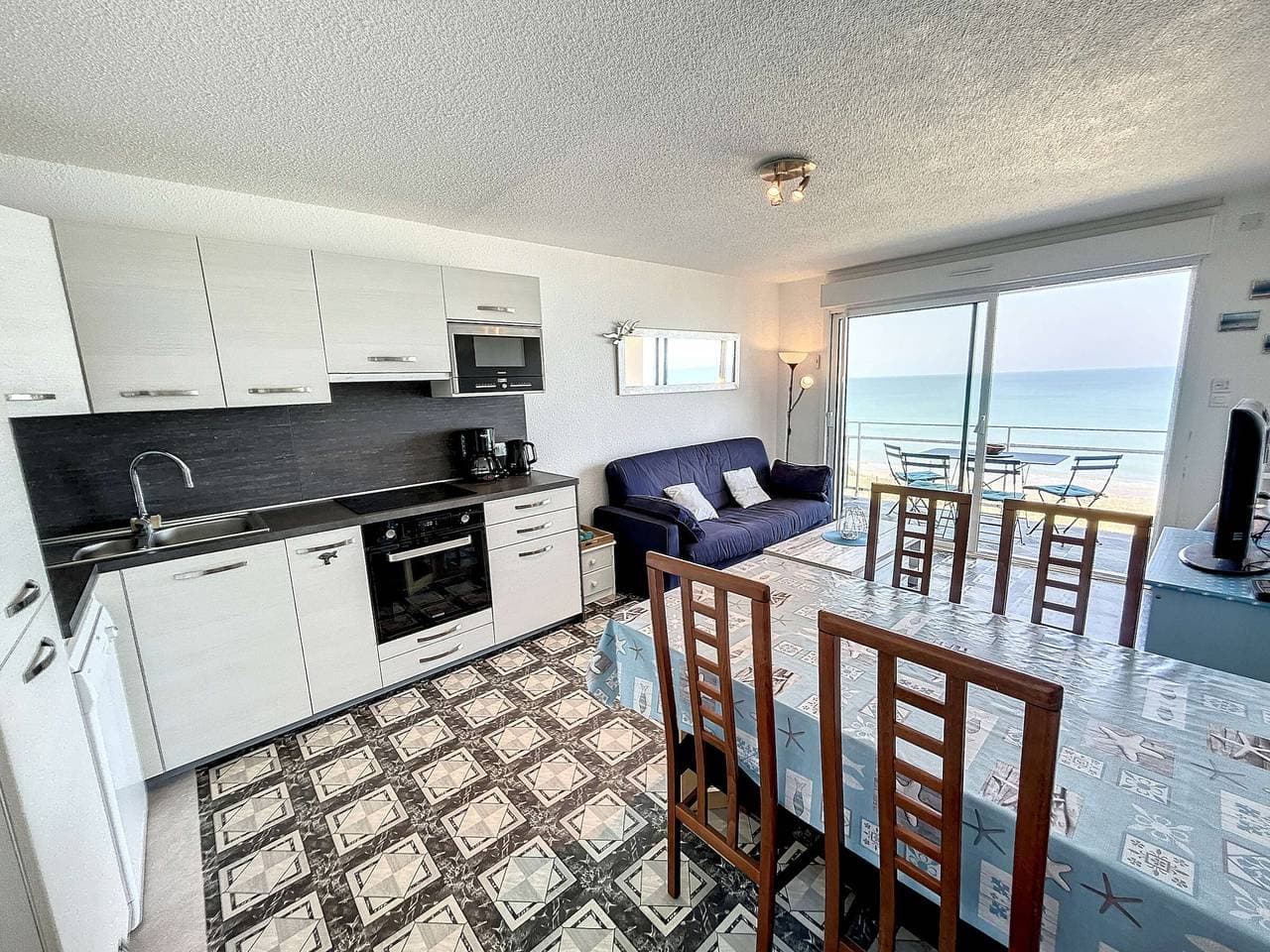 Foto 2 von 15: Apartment am Meer mit Balkon und privatem Parkplatz