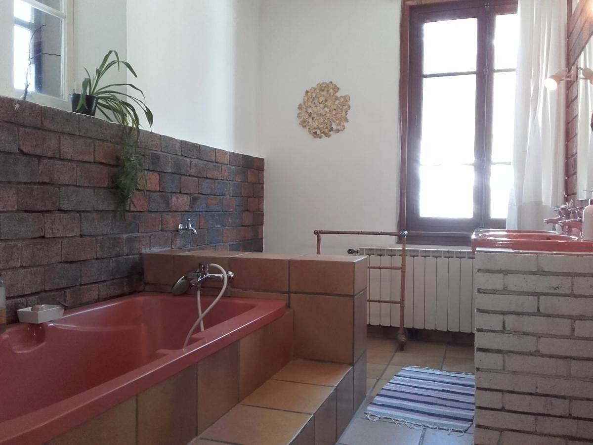 Foto 3 von 8: Double Room with Shared Bathroom