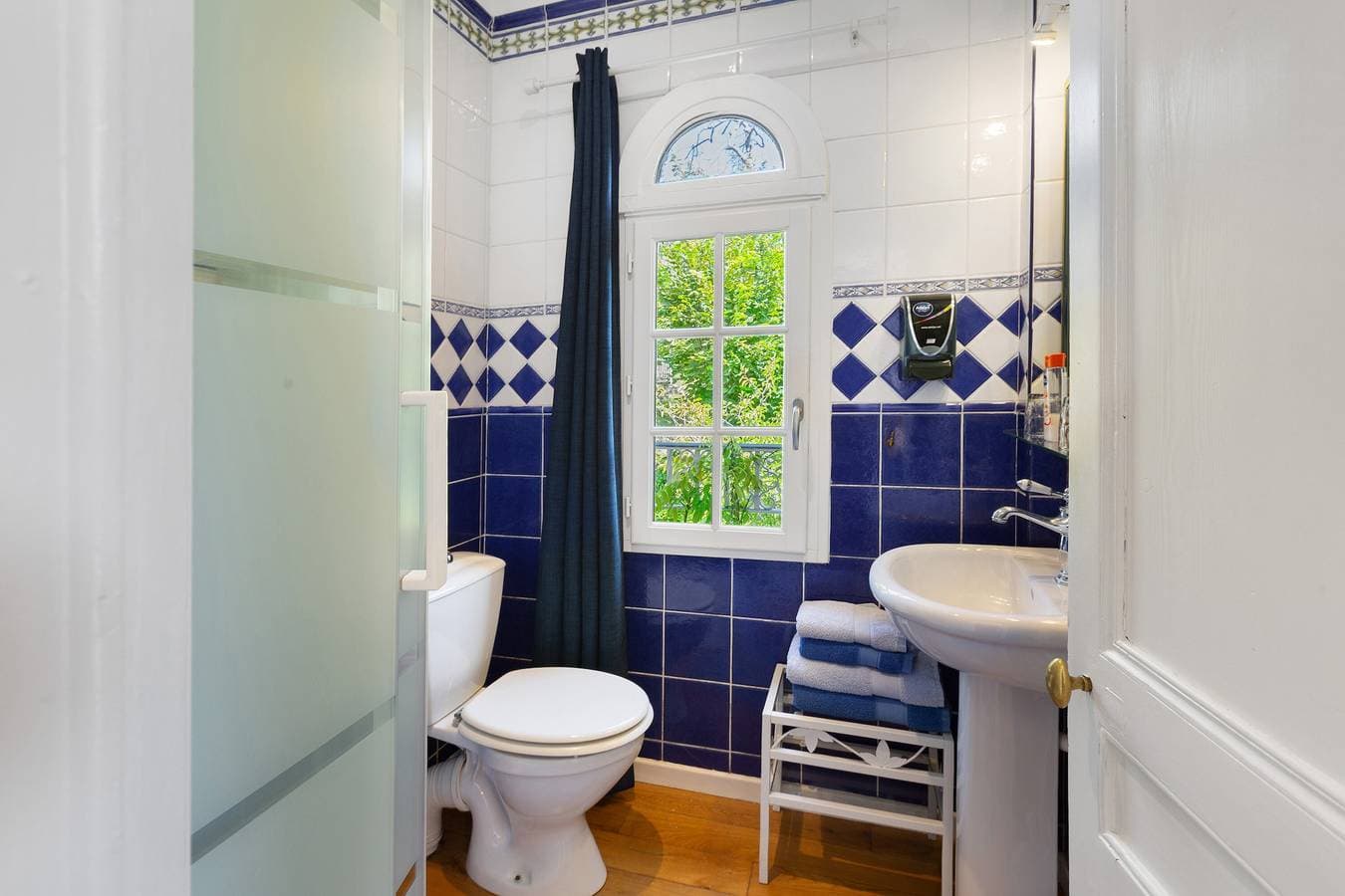 Foto 13 von 29: Bed & Breakfast 'Les Soliers - La Tourelle' mit Balkon und WLAN