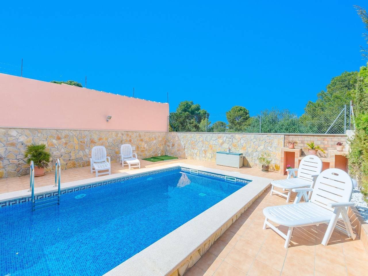 Foto 12 von 44: Villa für 8 Personen mit Terrasse