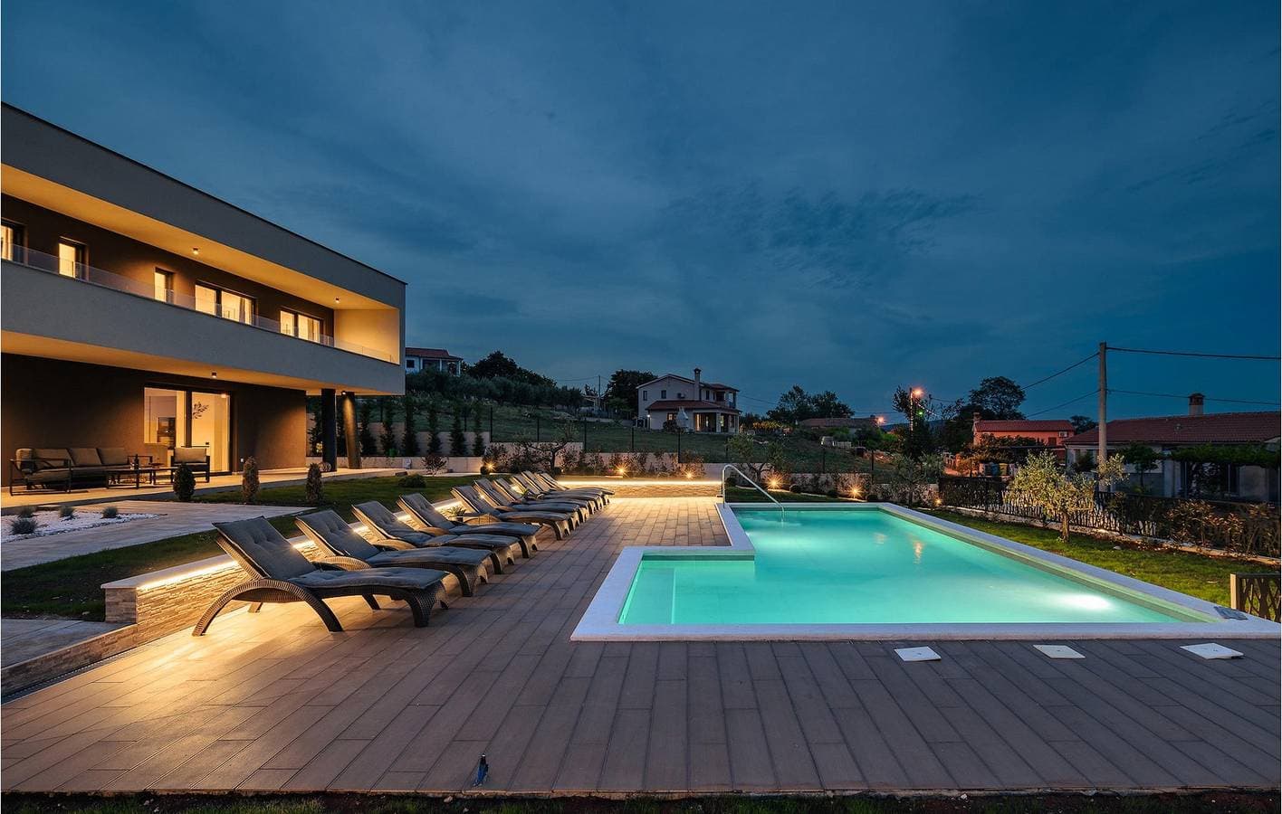 Foto 8 von 54: Gemütliche Ferienwohnung mit beheiztem Pool, Terrasse und WLAN in der Nähe des Stadtzentrums von Raša