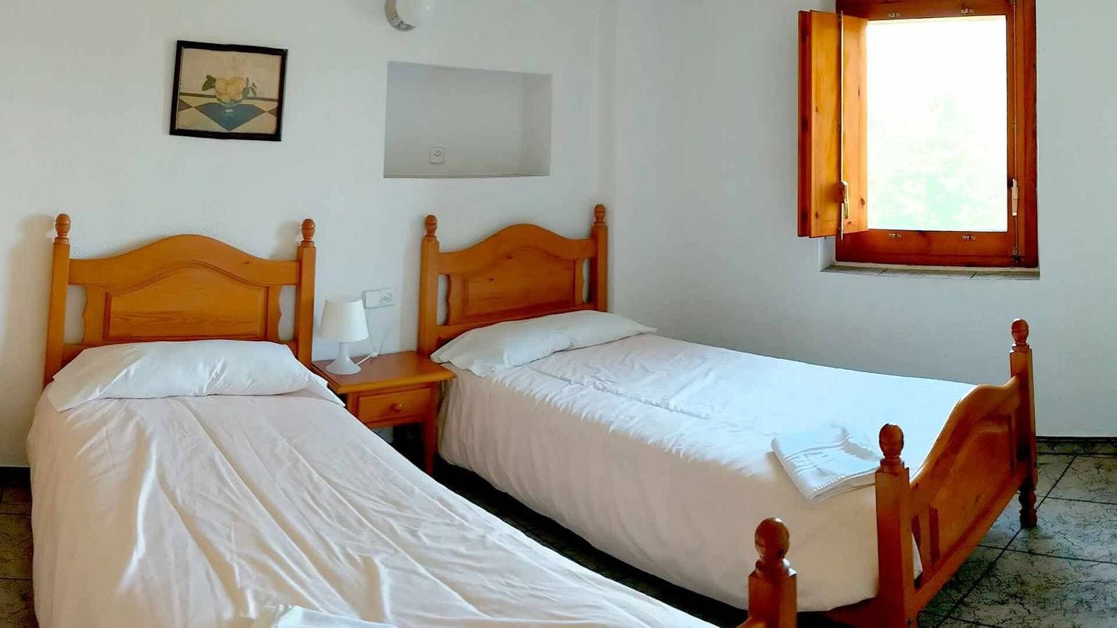 Foto 10 von 39: Ferienwohnung 'Mas El Carrer - Groc' mit Bergblick, Gemeinschaftspool und Wi-Fi