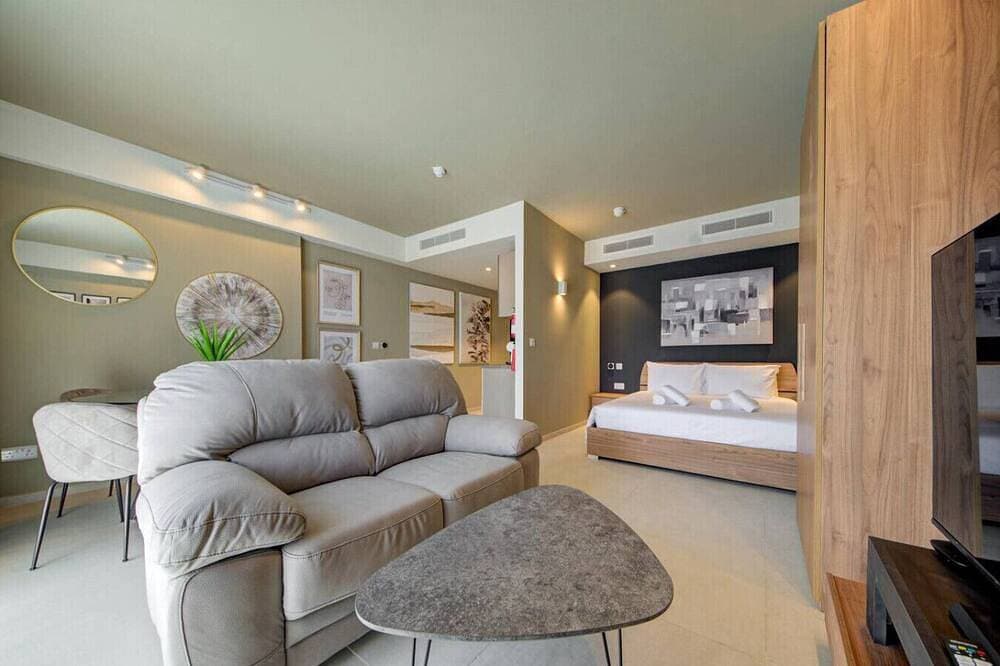 Foto 11 von 30: The Official Mercury Suite With Pool & Strong WIFI