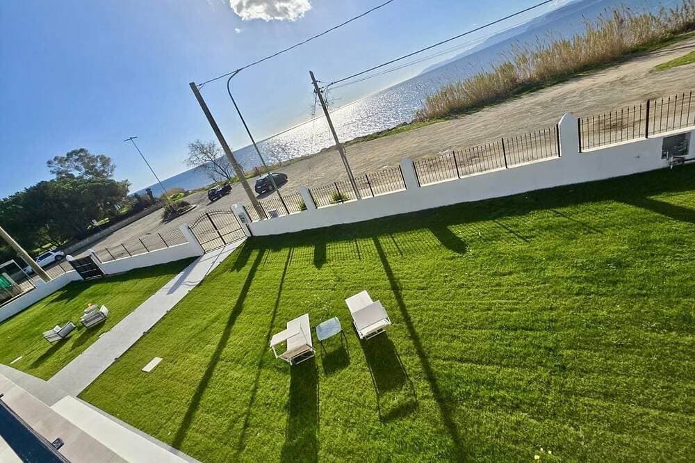 Foto 12 von 18: Executive Suite in Seafront Luxury Villa