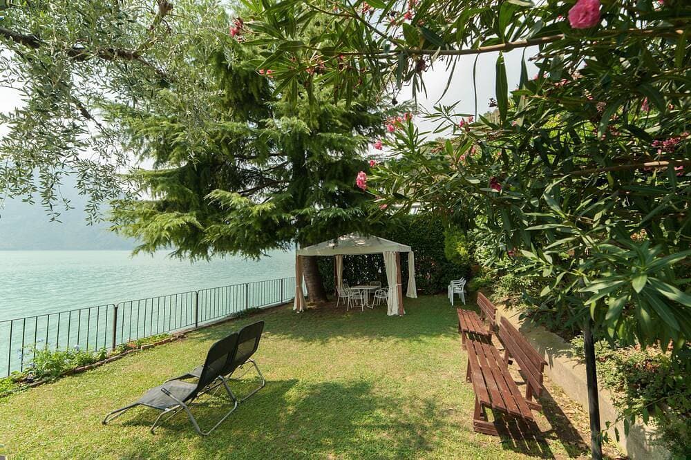 Nest am See mit Blick auf den See, Privatstrand, Klimaanlage Sept-Oct Offert 1