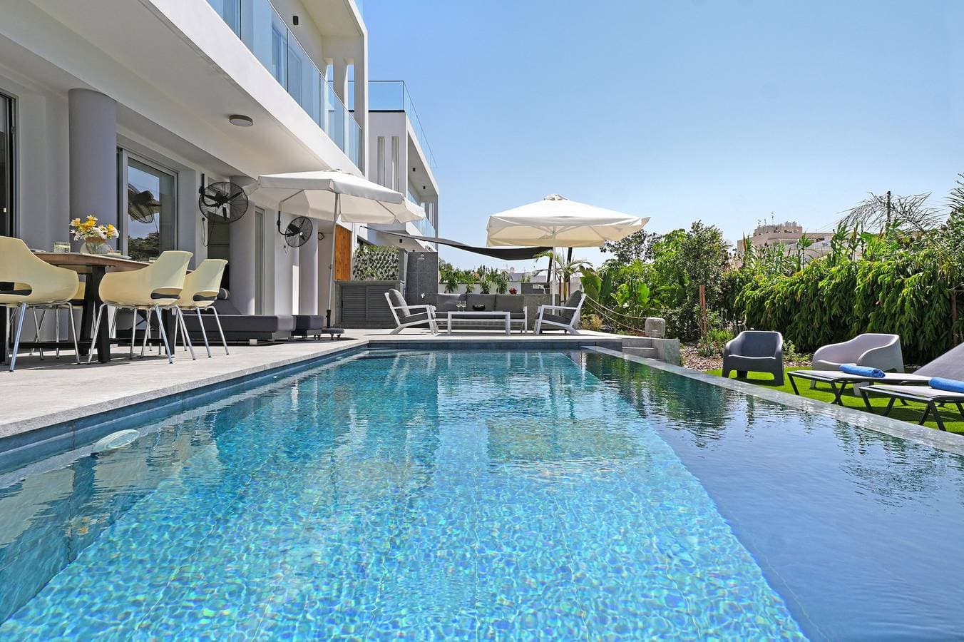 Foto 3 von 38: Villa für 6 Personen mit Balkon