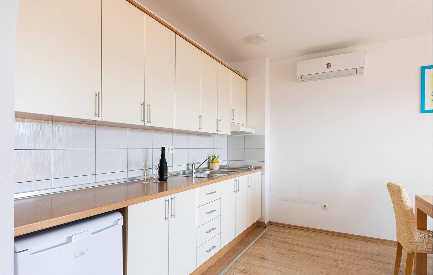 Foto 13 von 23: Gemütliche Ferienwohnung am Meer mit Terrasse, Küche und Parkplatz – 900 m vom Strand entfernt