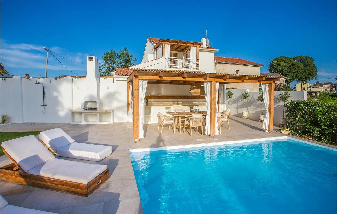 Foto 9 von 29: Gemütliche 85 m² große Wohnung mit Pool, Terrasse und Parkplatz in Kadumi