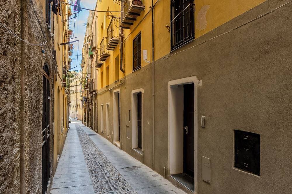 Foto 12 von 19: Castle Hill Loft – Heart of Cagliari Old Town