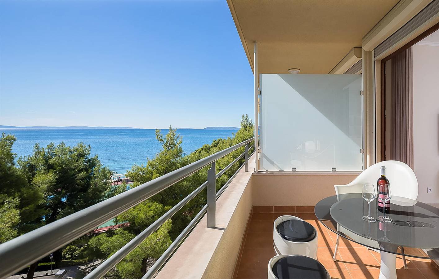 Foto 4 von 19: Apartment mit Meerblick, Pool und Terrasse, 2 km vom Strand Strobec entfernt