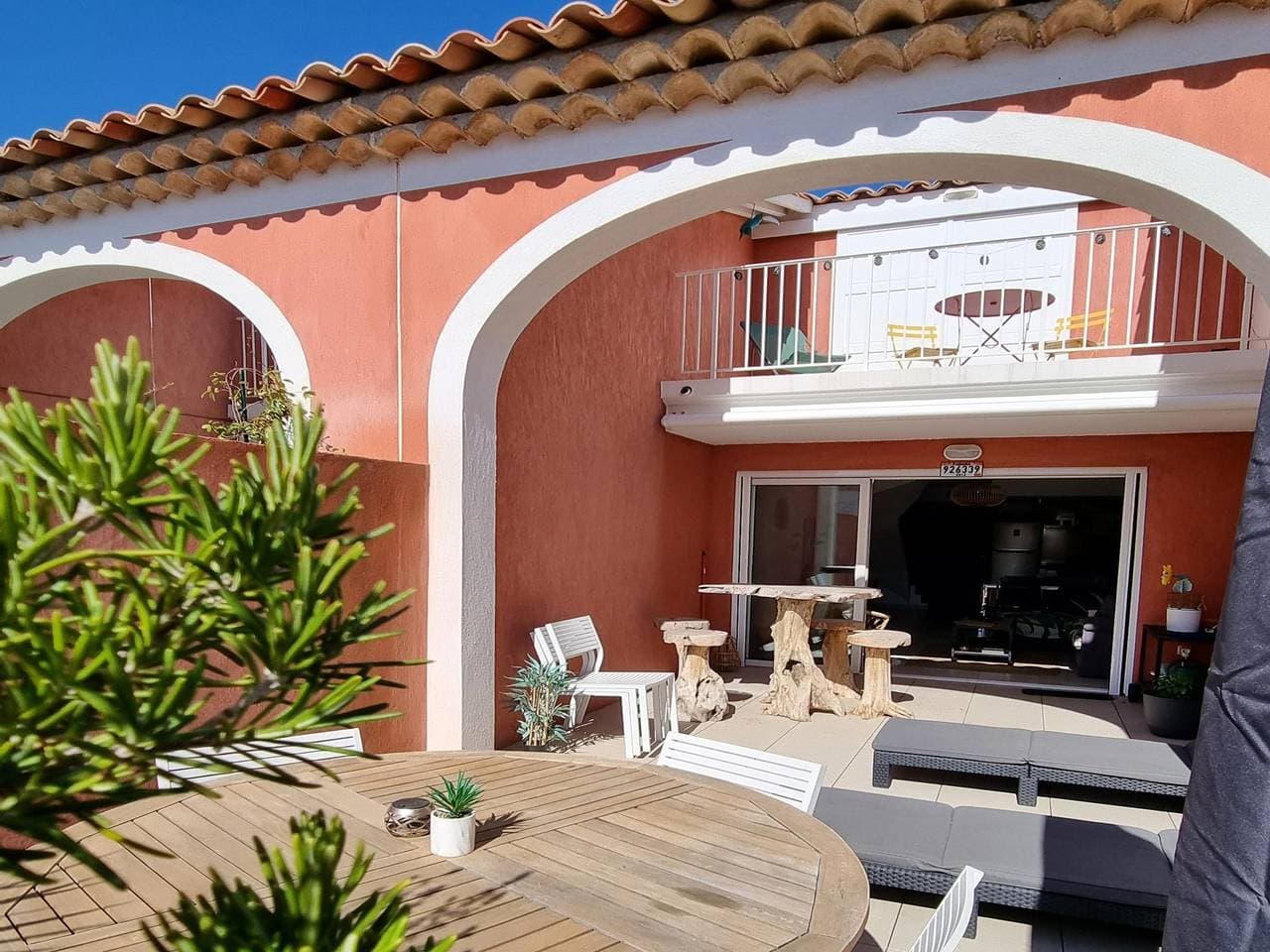 Moderne und geräumige Wohnung mit 2 Terrassen 1