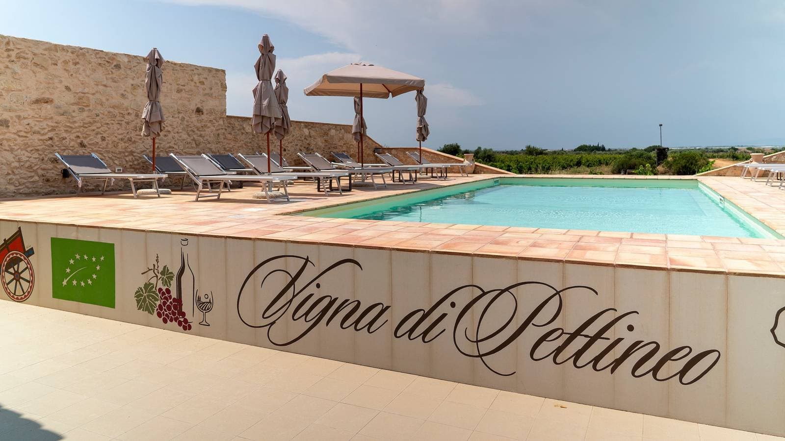 Foto 6 von 23: Zimmer 'Vigna Di Pettineo - N6' mit Gemeinschaftspool, privater Terrasse und Klimaanlage