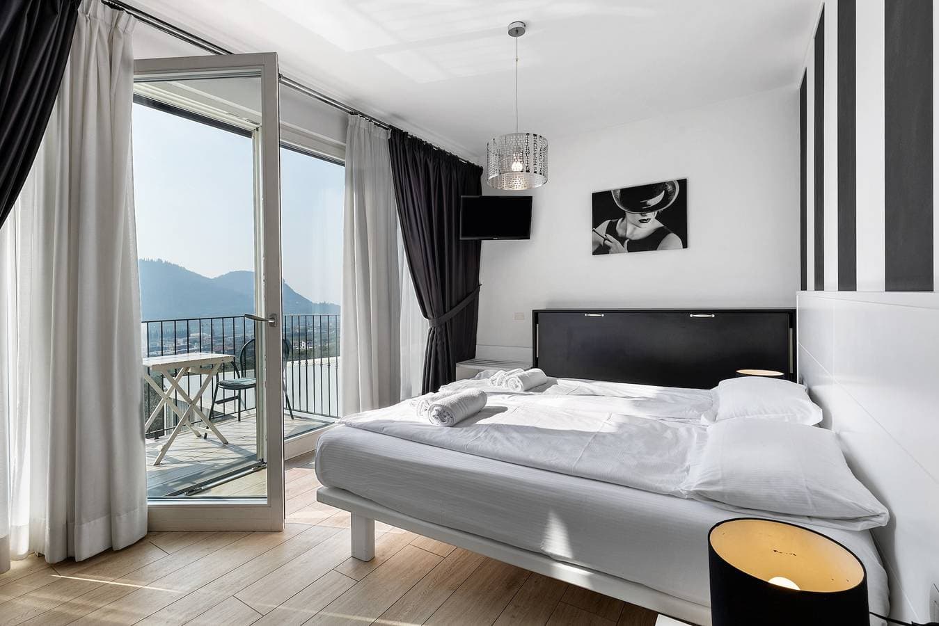 Foto 6 von 76: Zimmer 'Relais Olivi Superior Milano' mit Seeblick, WLAN und Klimaanlage