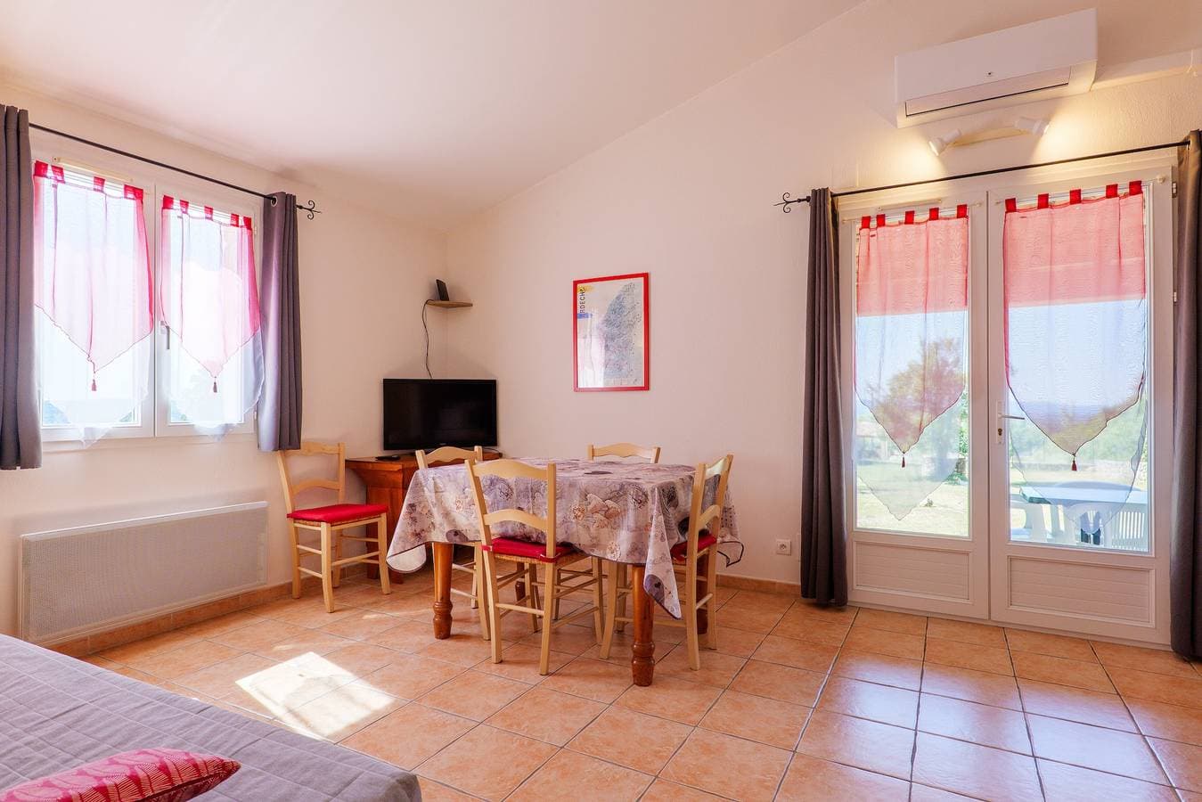 Foto 3 von 34: Gîte Le Micocoulier La Fontinelle – Ruhige Ferienhäuser in der Ardèche
